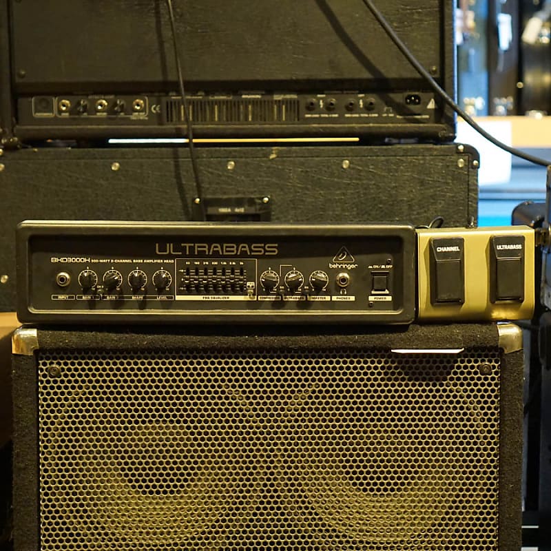 Behringer BXD3000H 300W 2Channel Bass Amp Head w/Footswitch Reverb