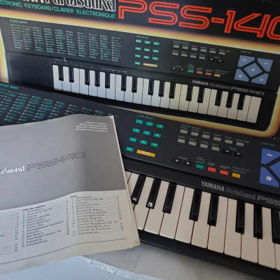 Yamaha PSS-140 Synthesizer 1988 with original box and manual