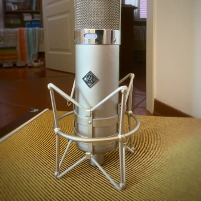 Earthworks M30 30kHz Omnidirectional Measurement Microphone Earthworks M30 30kHz Omnidirectional Measurement Microphone