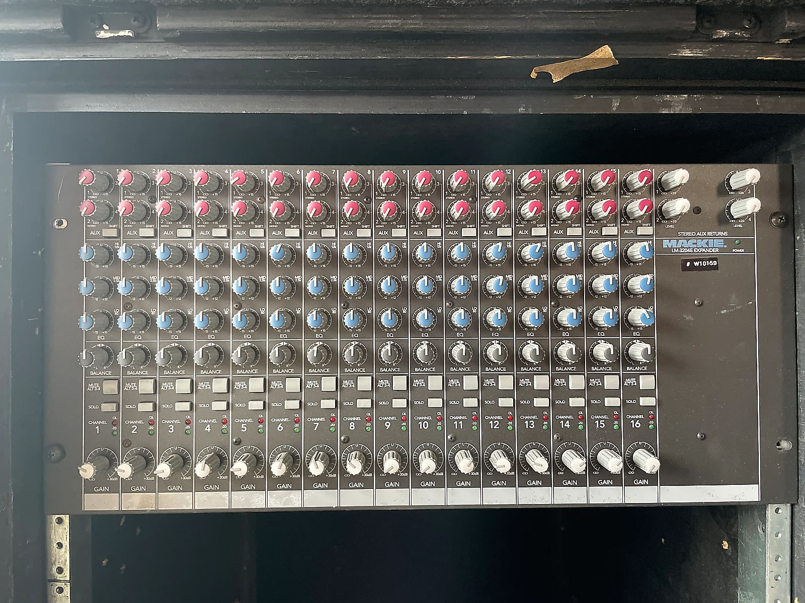 Mackie LM-3204E 16-Channel Stereo Line Mixer | Reverb