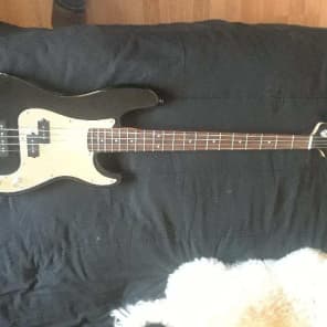 Squier　STANDARD　PJベース　Chromeピックガード　Black Squier Standard P Bass Special Edition Black Mirror Rosewood