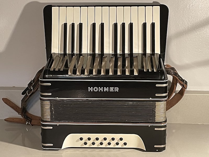 Hohner Student II Black Accordion | Reverb