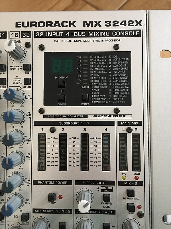 BEHRINGER EURORACK MX3242X ミキサー通電確認 BEHRINGER EURORACK MX3242X ミキサー通電確認 Behringer