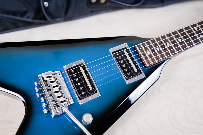 TOKAI 1982 ジャパンヴィンテージ MADE IN JAPAN Tokai V-55 Super Edition MIJ 1982 Blue Burst Vintage Made in