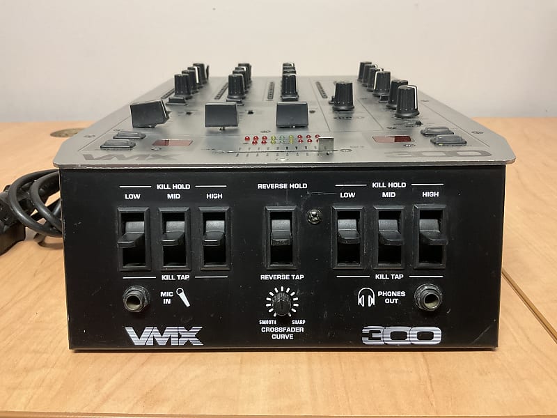 VMX 300 DJミキサー Behringer Model VMX-300 DJ 3 Channel Pro Mixer