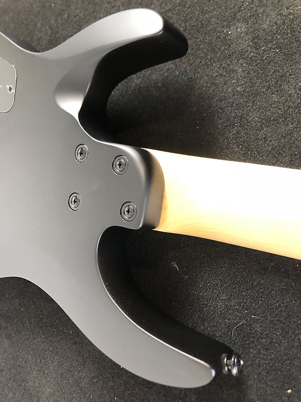 Harley Benton R-457 Matte Black 7-String Guitar w/ Active Harley Benton R-457 Matte Black 7-String Guitar w/ Active
