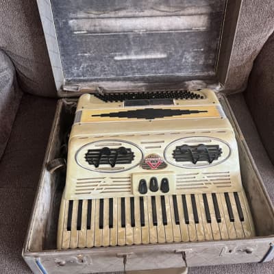 Excelsior Accordiana Accordion Model 305 w/Case image 8