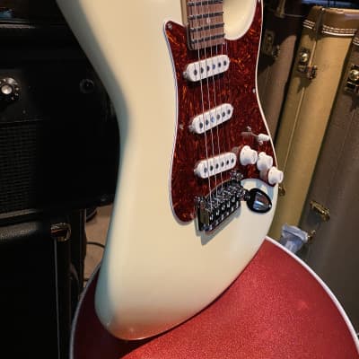 G&L USA Legacy 2022 - New, Vintage White, Tortoise Shell, Optimum Set Up and Deluxe G&L HSC. image 8