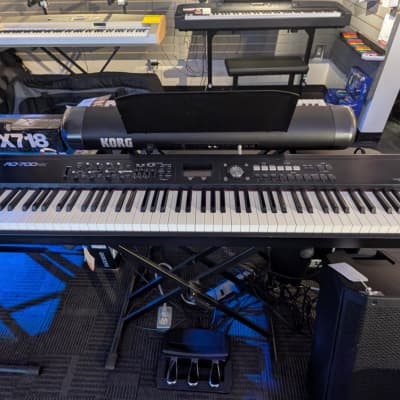 Roland RD-700NX 88-Key Digital Piano W/ Roland RPU-3 Foot Pedals