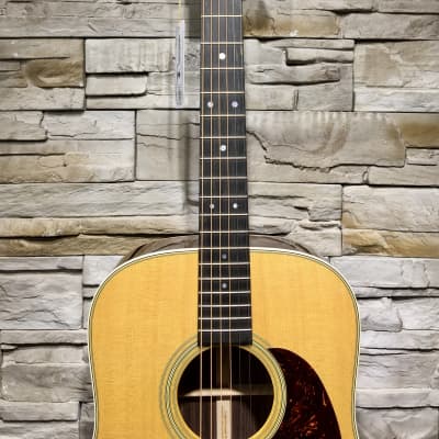 Martin Standard Series D-28 Dreadnought Acoustic Guitar 2021 Natural image 2