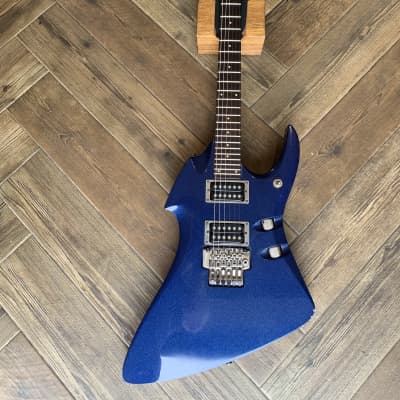 Maverick X1 electric guitar in good condition for sale