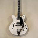 Guild Starfire V Snow White Newark st collection with Original Hard Shell Case