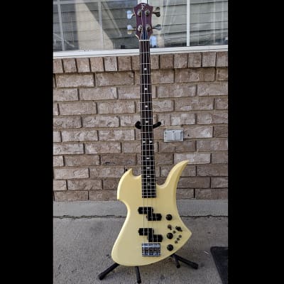 Fernandes MB-85/90 Mockingbird Bass 1985-95 White (faded to cream) image 1