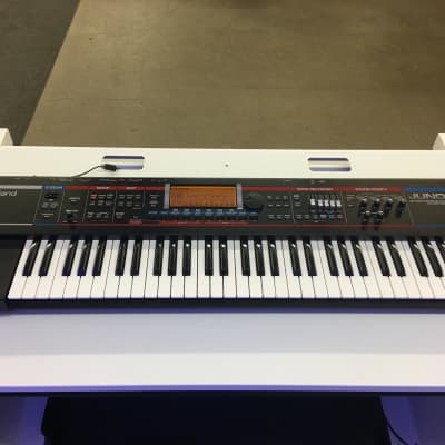 Roland Juno G 61-Key 128-Voice Expandable Synthesizer / SKB Road Case