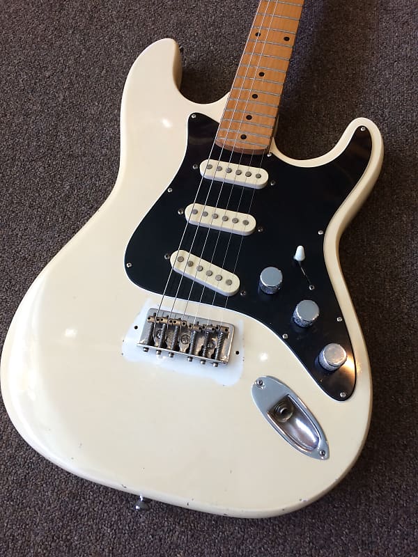 Hondo deals 2 stratocaster