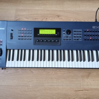 Yamaha EX7 synth workstation incl. flightcase