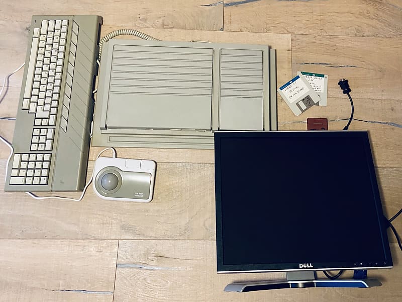 Atari Mega STE w/ Cubase 1 &3, Keyboard, Trackball and Monitor image 1