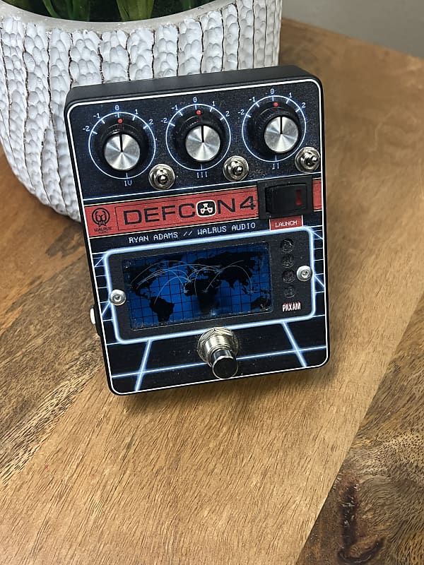 Walrus Audio DEFCON 4 EQブースター Ryan Adams/Walrus Audio: DEFCON 4 - YouTube