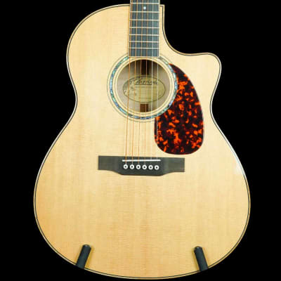 Larrivee LV-09 Artist Series Acoustic Guitar with Quilt Maple Back and Sides image 3