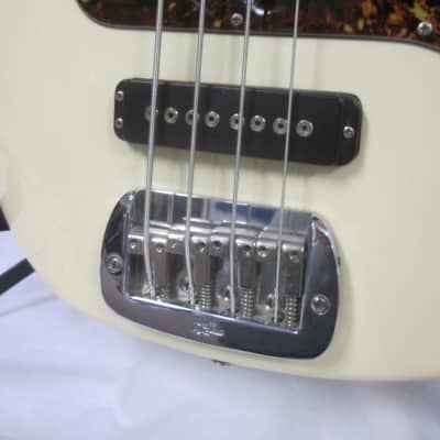 G&L Tribute Series SB-2 Bass Gloss White w/ Rosewood Fretboard