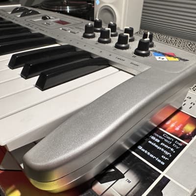 M-Audio Oxygen 8 25-Key MIDI Keyboard Controller | Reverb