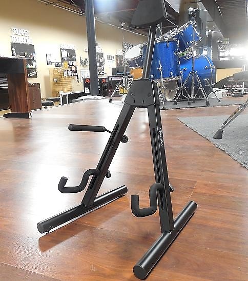 Fender universal best sale guitar stand