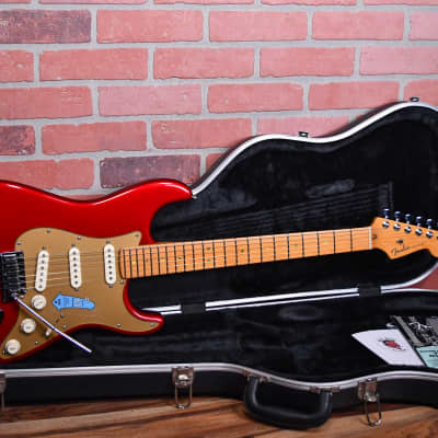 Fender American Deluxe Stratocaster V-Neck 50th Anniversary with Maple Fretboard Candy Apple Red 2004 wOHSC image 2