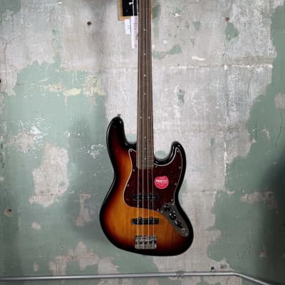 Fender Japan Exclusive Classic 60s Jazz Bass Vintage White (02/09