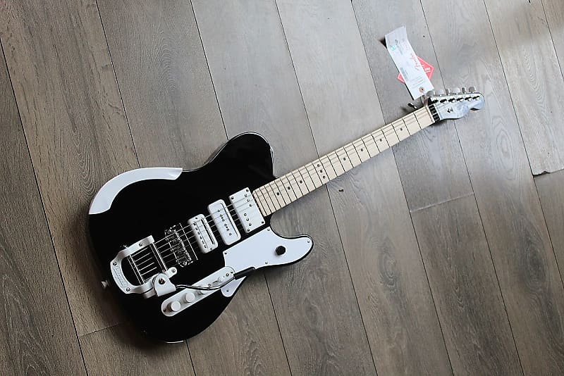 FENDER "Jack White Triplecaster, Maple Fingerboard, Black" HARDCASE image 1
