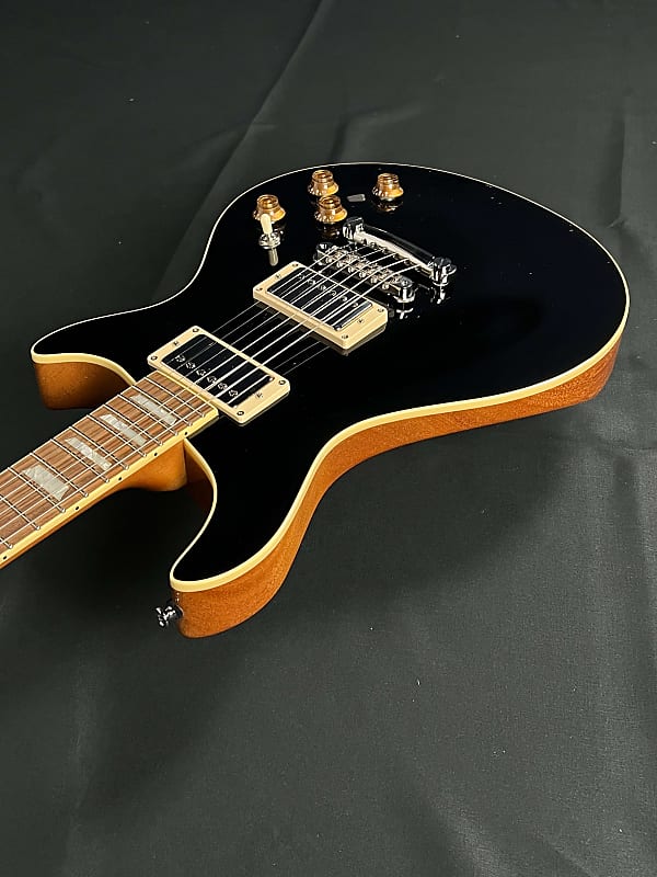 Gene Baker b3 Guitars SL-K - Black Top, Includes Hardshell Gene Baker b3 Guitars SL-K - Black Top, Includes Hardshell