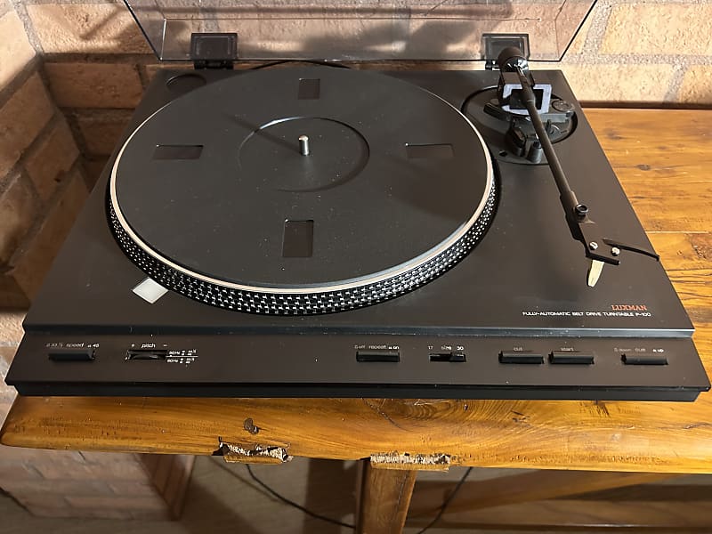 Luxman P-100 turntable