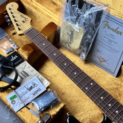 Fender Stratocaster 1963 NOS Sunburst Custom Shop Mint & Complete image 8
