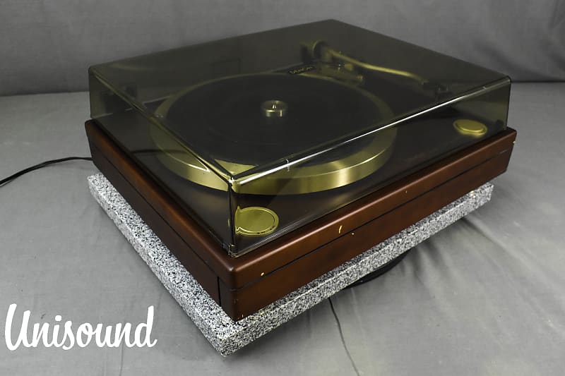 Denon DP-900M II Quartz Turntable in Very Good Condition