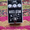 Magnetic Effects White Atom Fuzz V3 - White/Black