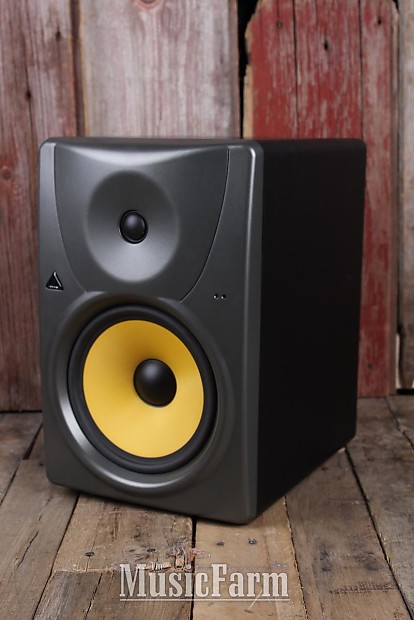Behringer TRUTH B1031A High Resolution 2 Way Studio Monitor