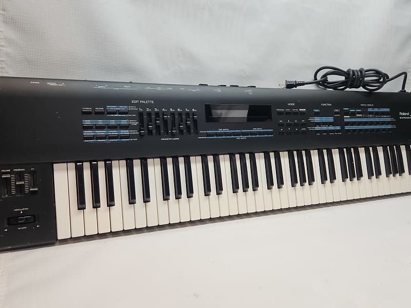 Roland JV-90 76-Key Expandable Synthesizer 1993 - 1996 - Black