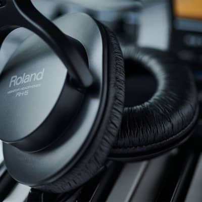 Roland RH-5 Stereo Headphones - Black image 3