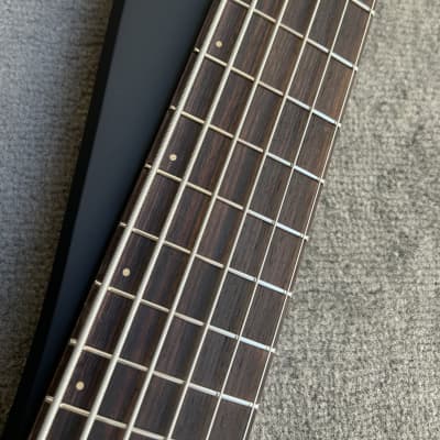 FingyBass Multiscale 25''/23" In Stock Headless Bass image 7