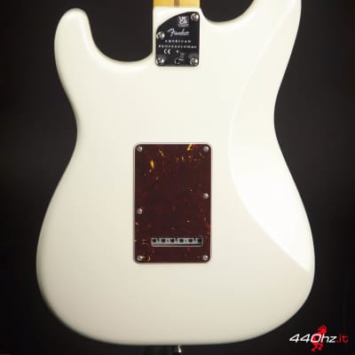 Immagine Fender American Professional II Stratocaster Maple Fretboard Olympic White - 3