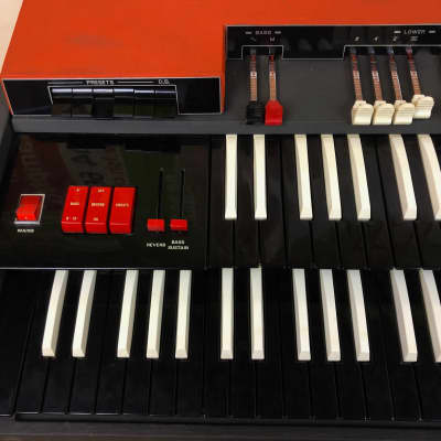 1960's Vox Continental 300 organ with bass pedals imagen 9