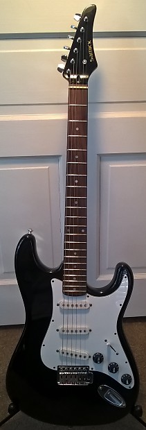Samick LS-10 BK (Stratocaster) -- Black Finish; Excellent Samick LS-10 BK (Stratocaster) -- Black Finish; Excellent