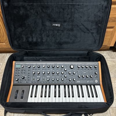 Moog Subsequent 37 Analog Synth 2023 - Black w/SR Series Case