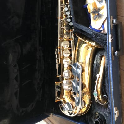 Vito Alto Gold Tone Saxophone with case and accessories image 4