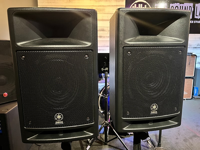 Yamaha STAGEPAS 300 Portable PA System, Powered Mixer and