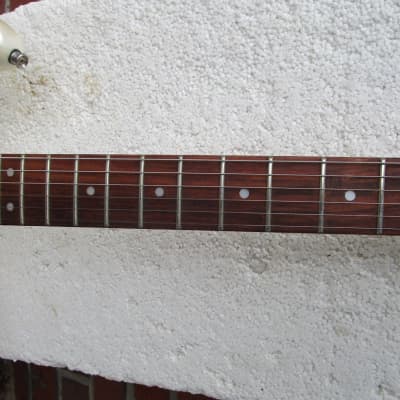 Lotus Strat Style Guitar, 1980's, Korea, White Pearl Finish, Green Sparkle Guard. Very Cool Bild 12