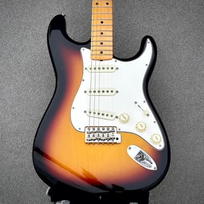 Fender Custom Shop Vintage Custom 1962 Stratocaster NOS Maple Fingerboard 3-Colour Sunburst for sale