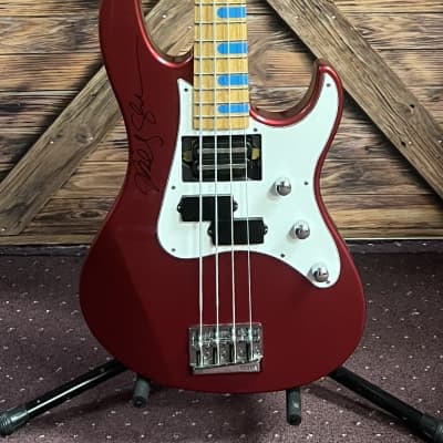 Yamaha Attitude Special Billy Sheehan, Red - Signed by Billy