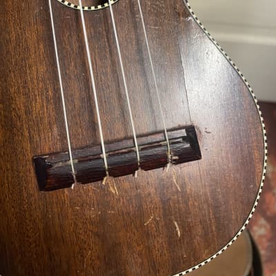 Regal ukulele 1940 good condition mahogany with original case image 4