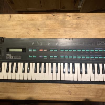 Yamaha DX100 Programmable Algorithm Synthesizer 1985 - Black