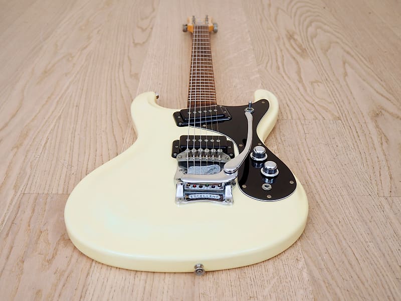 1990's Mosrite The Ventures Model 65 - A Japanese take on a